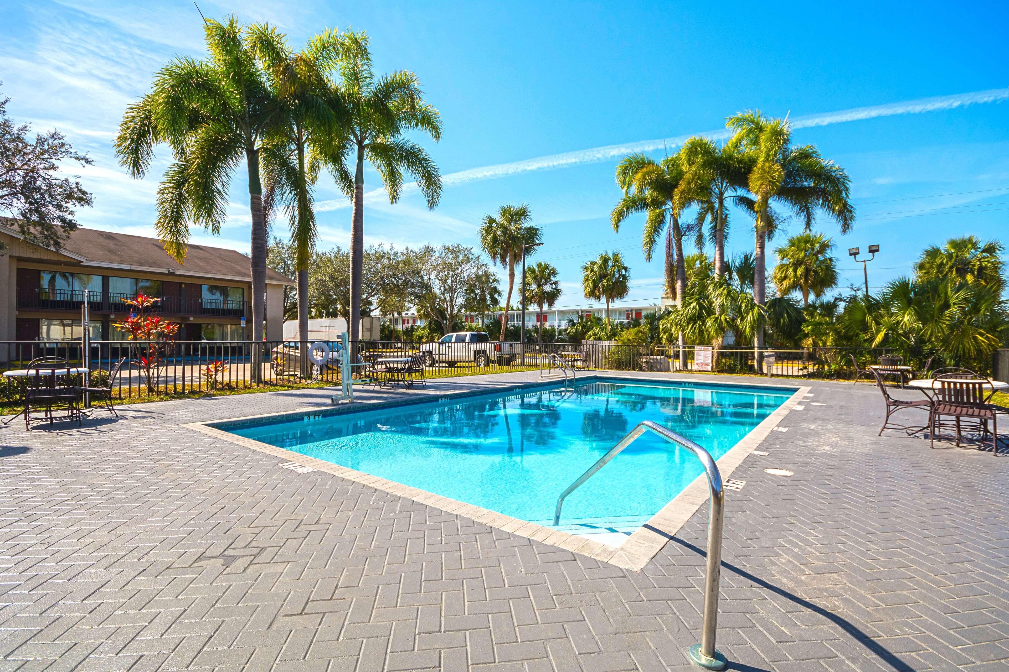 Americas Best Value Inn & Suites Μελβούρνη Εξωτερικό φωτογραφία